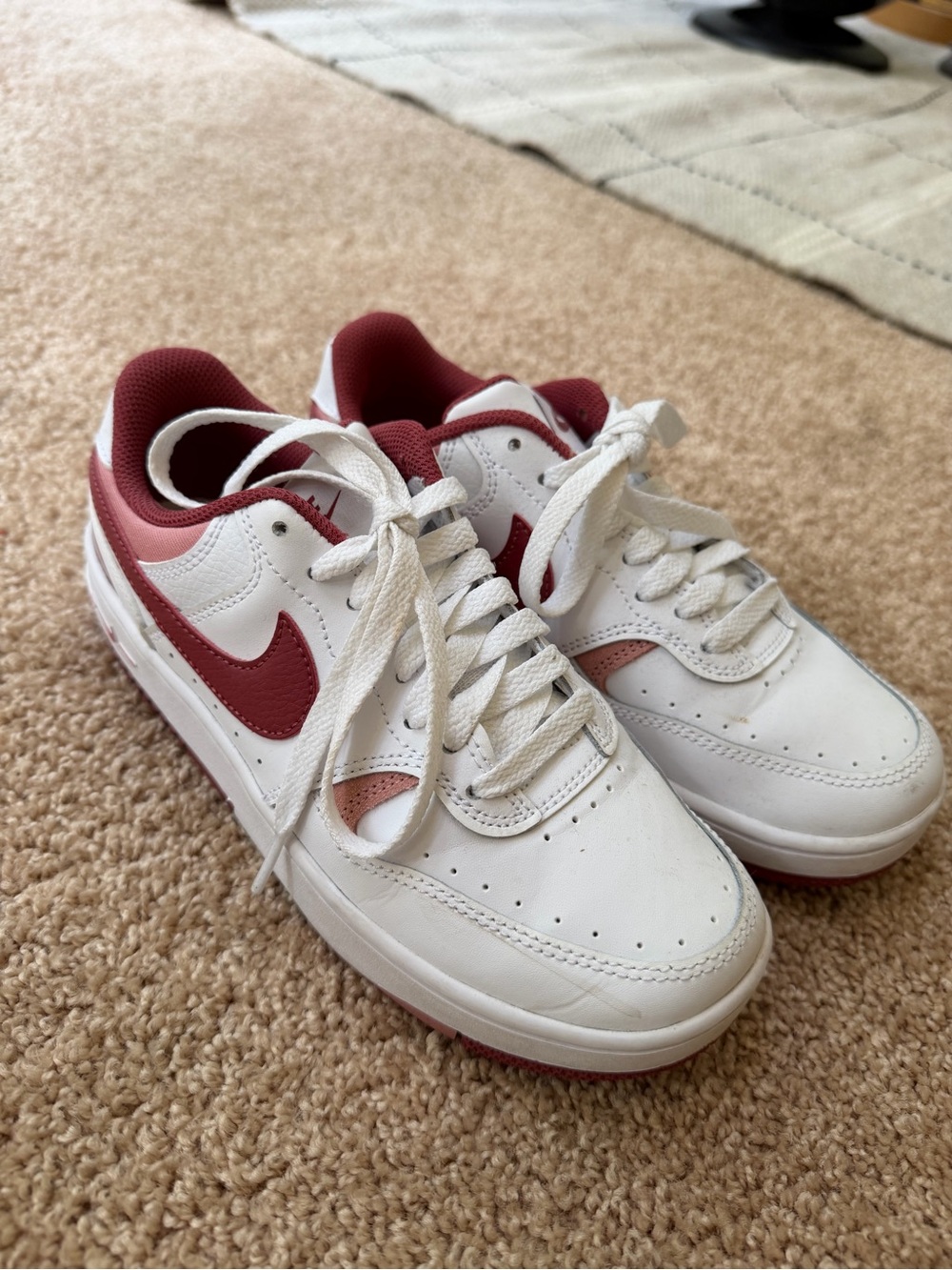 Nike Women White and Maroon Low-Top Sneakers